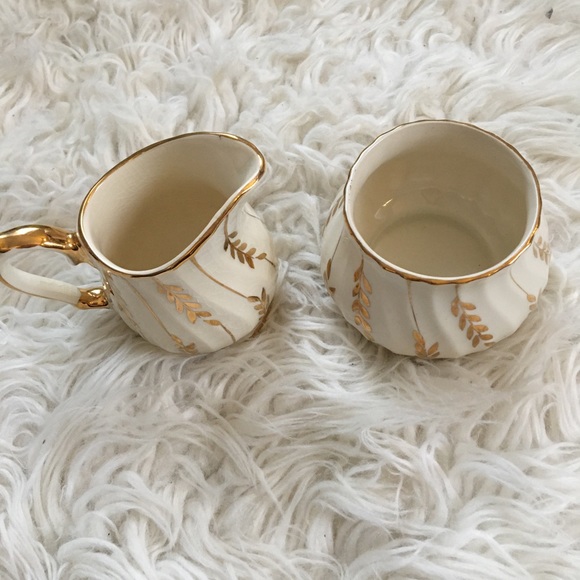 Creamer cups and sugar - Picture 3 of 3